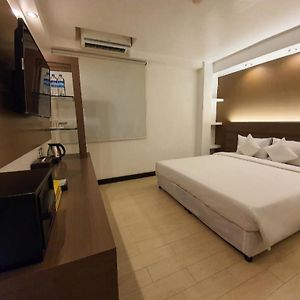 Clover City Center Plus Hotel